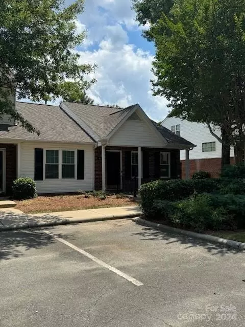 617 Gelderland Dr, Matthews, NC 28104