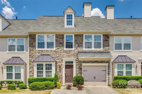 9786 Springholm Dr, Charlotte, NC 28278