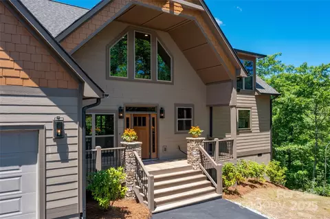 100 Tiger Paw Ln, Sapphire, NC 28774