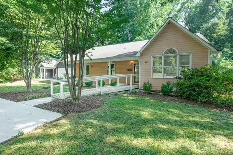 4111 Darwin Cir, Charlotte, NC 28209