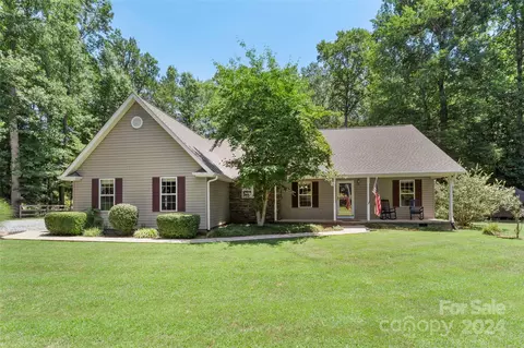 156 Hunters Trl, Tryon, NC 28782
