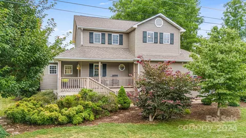 40 Hideaway Ln, Waynesville, NC 28785