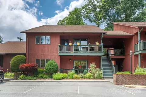 68 Oak Creek 2 Ln #2, Hendersonville, NC 28739