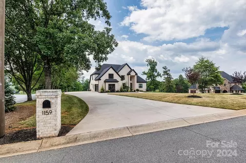 1159 N Shore Dr, Hickory, NC 28601