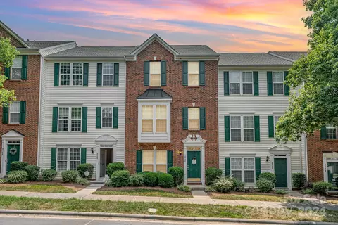 9736 Blossom Hill Dr, Huntersville, NC 28078