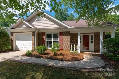 8700 Brookstead Dr, Charlotte, NC 28215