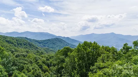 35 Twisted Trl, Waynesville, NC 28786