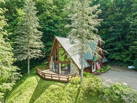69 Mashstomp Rd, Maggie Valley, NC 28751