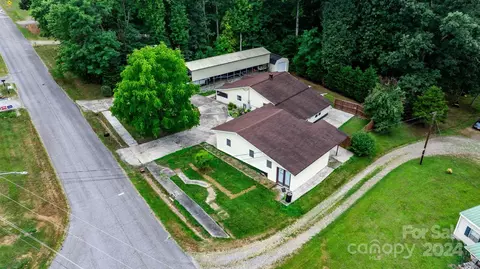 129 Saunders Ln, Taylorsville, NC 28681