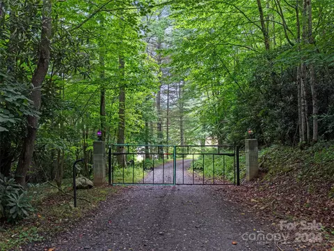 116 Mcclellan Dr, Spruce Pine, NC 28777 photo 2