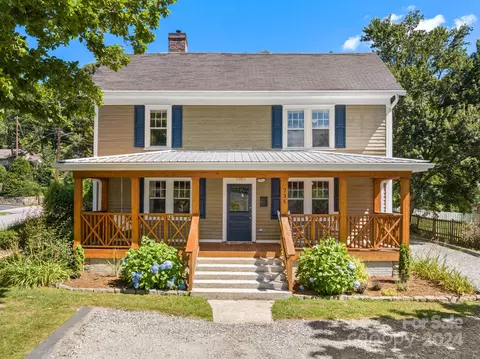 735 5th W Ave W, Hendersonville, NC 28739