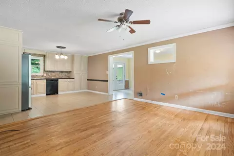 Living - 1099 Mini Dr, Conover, NC 28613 photo 1 of 6