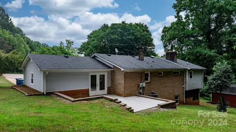 Exterior - 1099 Mini Dr, Conover, NC 28613 photo 2 of 8