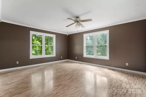 Living - 1099 Mini Dr, Conover, NC 28613 photo 4 of 6