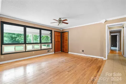 Living - 1099 Mini Dr, Conover, NC 28613 photo 3 of 6