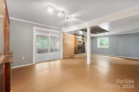 Living - 1099 Mini Dr, Conover, NC 28613 photo 5 of 6
