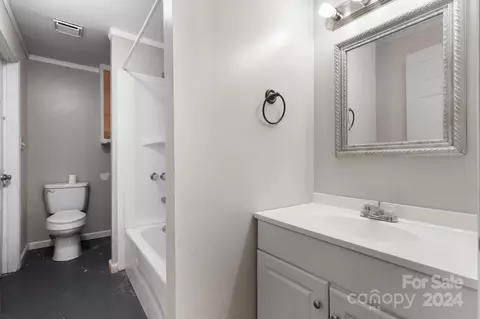 Bath - 1099 Mini Dr, Conover, NC 28613 photo 3 of 3