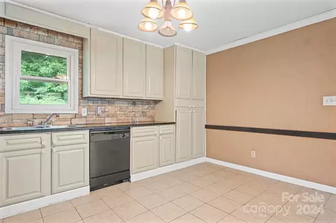 Kitchen - 1099 Mini Dr, Conover, NC 28613 photo 2 of 2