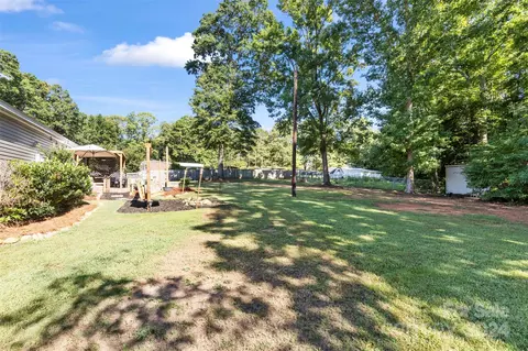 Exterior - 9302 Caycee Dr, Davidson, NC 28036 photo 5 of 7
