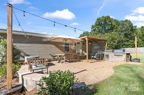 Exterior - 9302 Caycee Dr, Davidson, NC 28036 photo 3 of 7