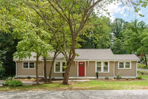187 Cragmont Rd, Black Mountain, NC 28711