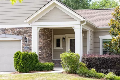 18721 Daymark Dr, Cornelius, NC 28031 photo 2
