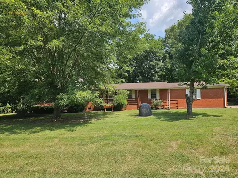 7410 Monaco Dr, Huntersville, NC 28078
