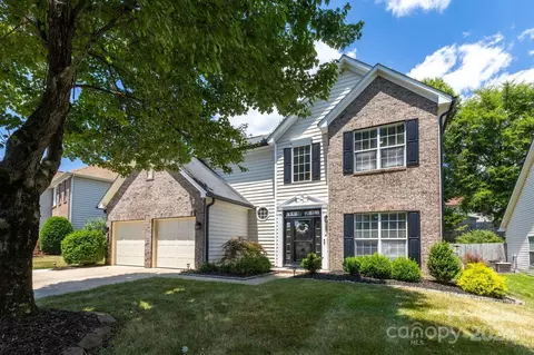 9737 Dauphine Dr, Charlotte, NC 28216