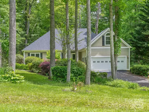 445 Triple Crk, Hendersonville, NC 28791