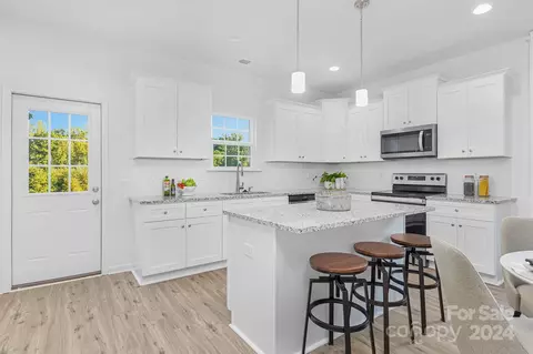 203 S Skyland Dr, Bessemer City, NC 28016