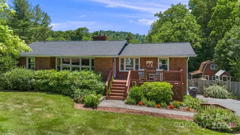 211 Mountain Crest Rd, Swannanoa, NC 28778