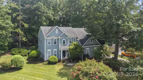 1201 Driftway Point Rd, Matthews, NC 28105