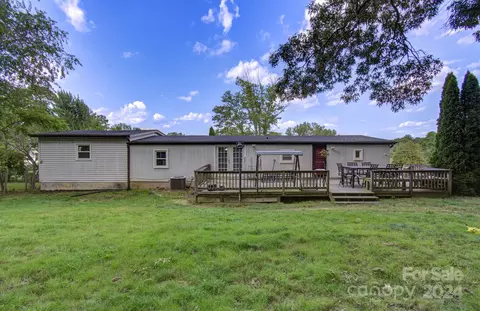 42 Pop Corn Dr, Hendersonville, NC 28792
