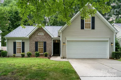 8025 Bella Vista Ct, Charlotte, NC 28216