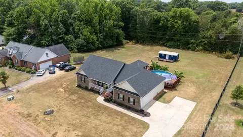 1306 Bryson Creek Dr, Mcconnells, SC 29726