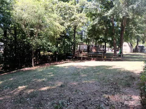 Exterior - 13812 Dansington Ct, Pineville, NC 28134 photo 2 of 2