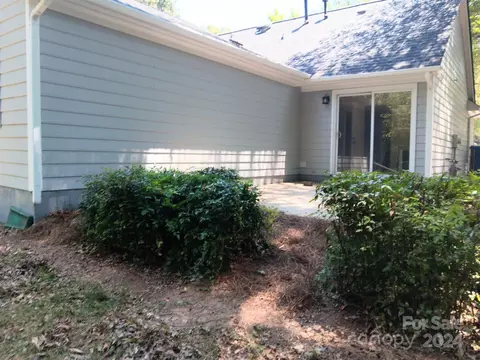 Exterior - 13812 Dansington Ct, Pineville, NC 28134 photo 1 of 2