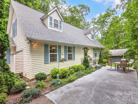 210 Sleepy Holw, Waynesville, NC 28785