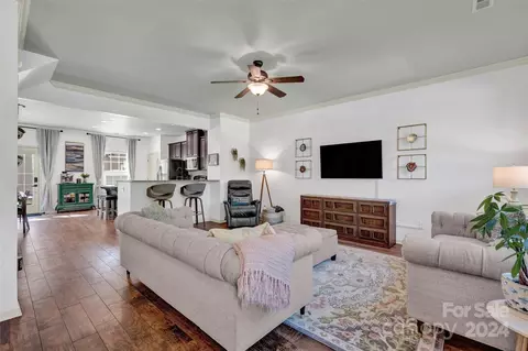 6874 Colonial Garden Dr, Huntersville, NC 28078