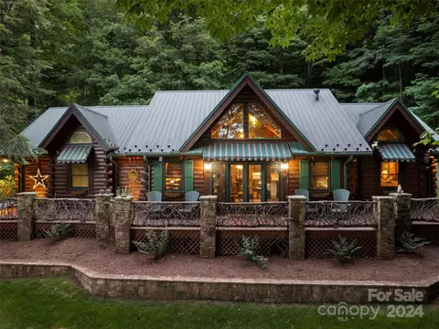 580 Flying Hawk Trl, Waynesville, NC 28786