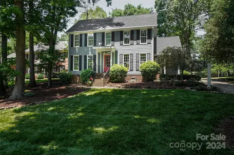 4020 Meadowridge Dr, Charlotte, NC 28226