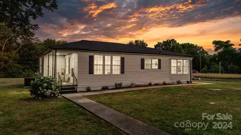 424 E 19th St, Newton, NC 28658