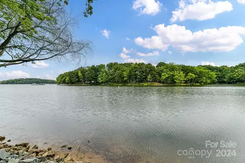 View/Area - 457 Windward Dr, Davidson, NC 28036 photo 1 of 7