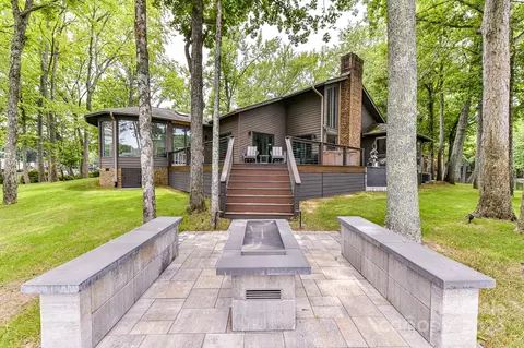 Exterior - 457 Windward Dr, Davidson, NC 28036 photo 4 of 6