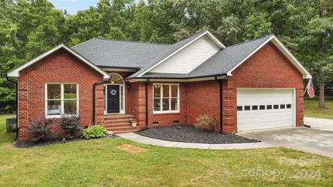 617 White Oaks Cir, Monroe, NC 28112