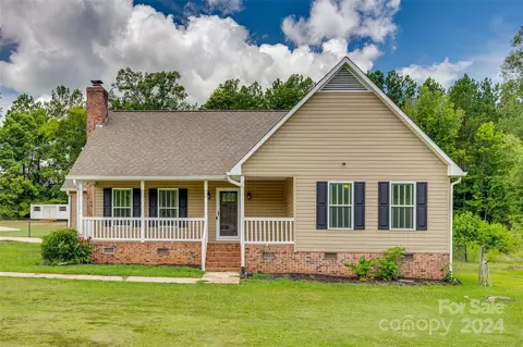 2827 E Pinewood Rd, Chester, SC 29706