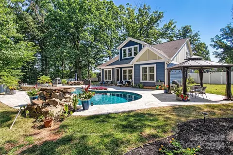 282 Isle Of Pines Dr, Mooresville, NC 28117