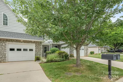 14 Willowick Dr, Asheville, NC 28803