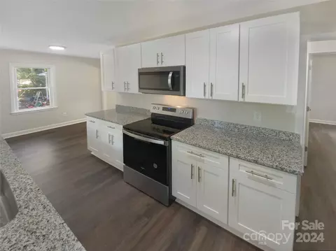 Kitchen - 509 Cardinal Ct, Davidson, NC 28036 photo 2 of 2