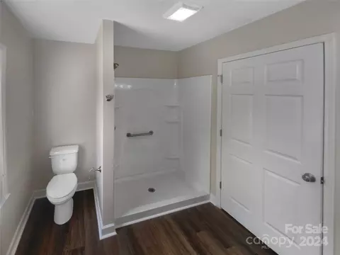 Bath - 509 Cardinal Ct, Davidson, NC 28036 photo 1 of 1